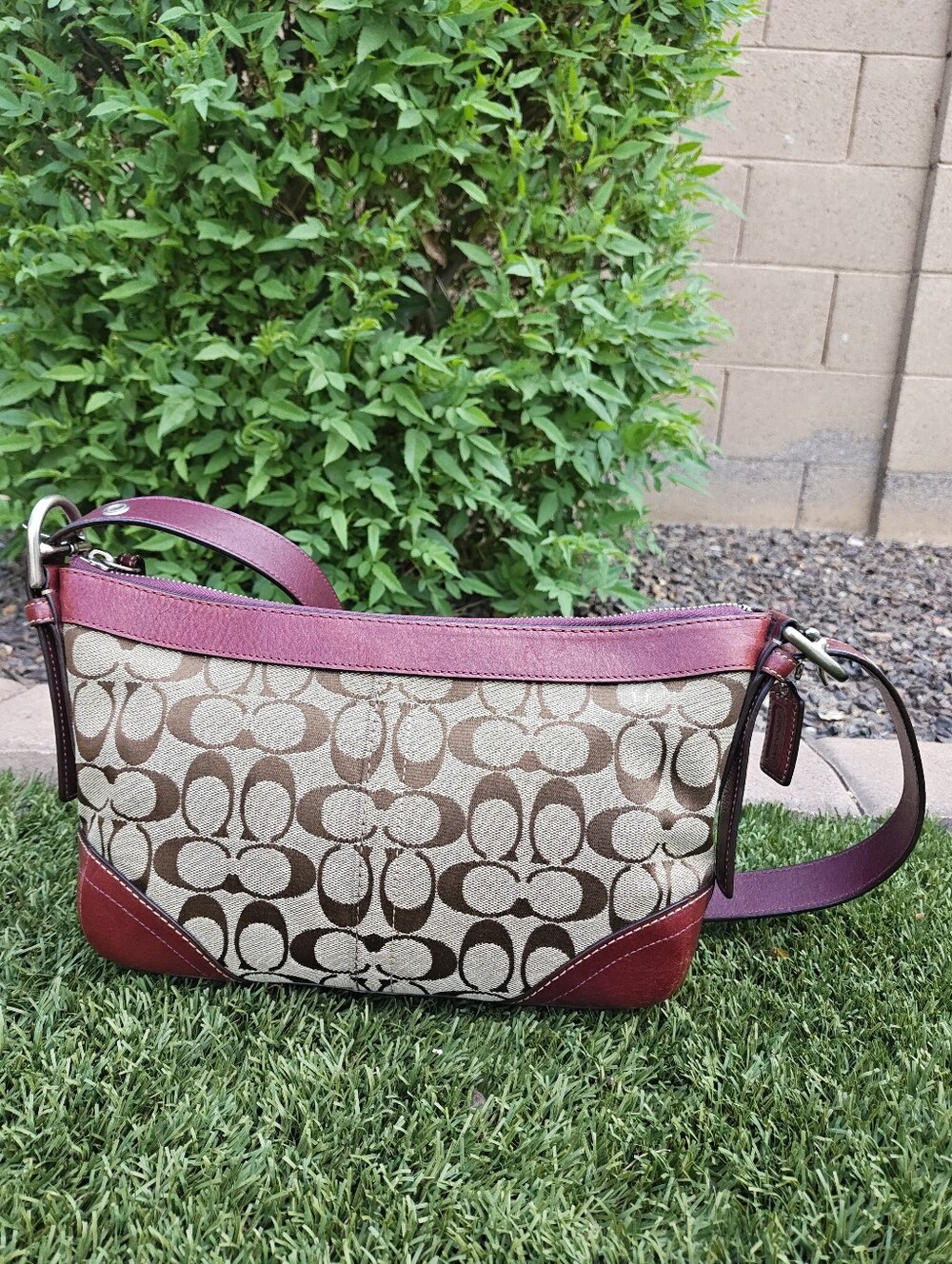 Authentic Coach Soho Signature Tan Burgandy Jacquard Hobo, Shoulder- F12328